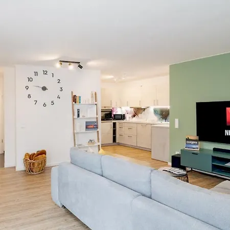 Apartment Fenjoy: Ferienapartment Mit Balkon / Zentral / Bbq